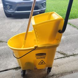 Rubbermaid 35quart Commercial Mop Wringer With Wood Mop Handle