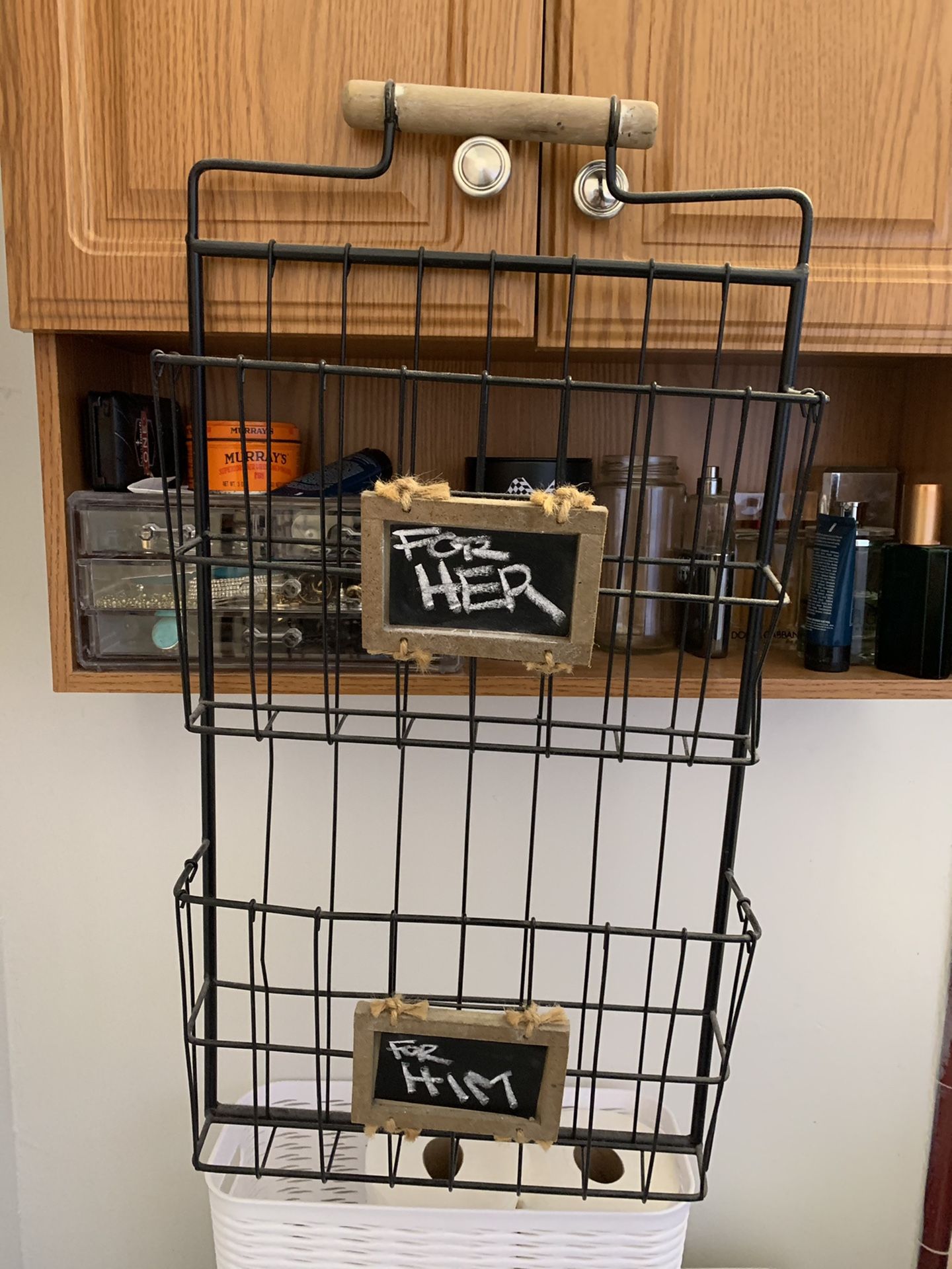 Wired magazine rack / restroom hanging rack