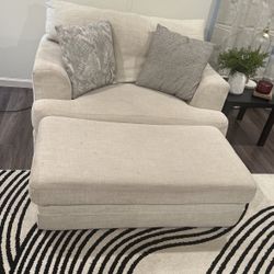  Coaches And Ottoman 