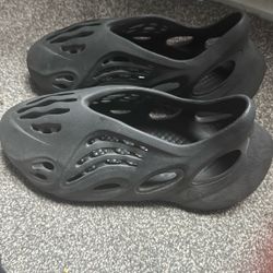 Yzy Foam runners 