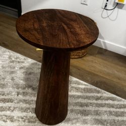 WOODEN SIDE TABLE 
