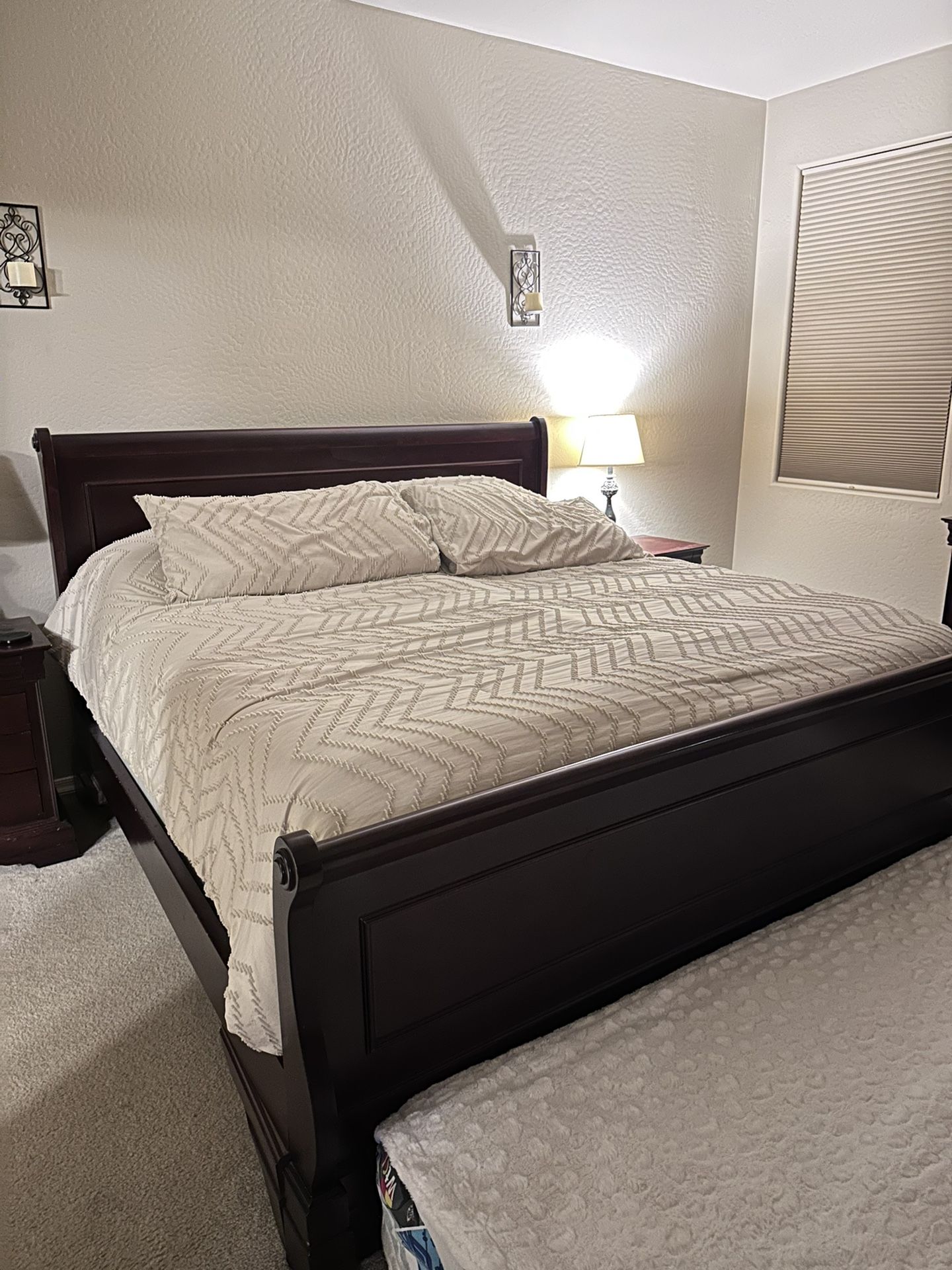 Full King Bedroom Set – 6 Matching Pieces w/ Sleigh Bed & TV Cabinet