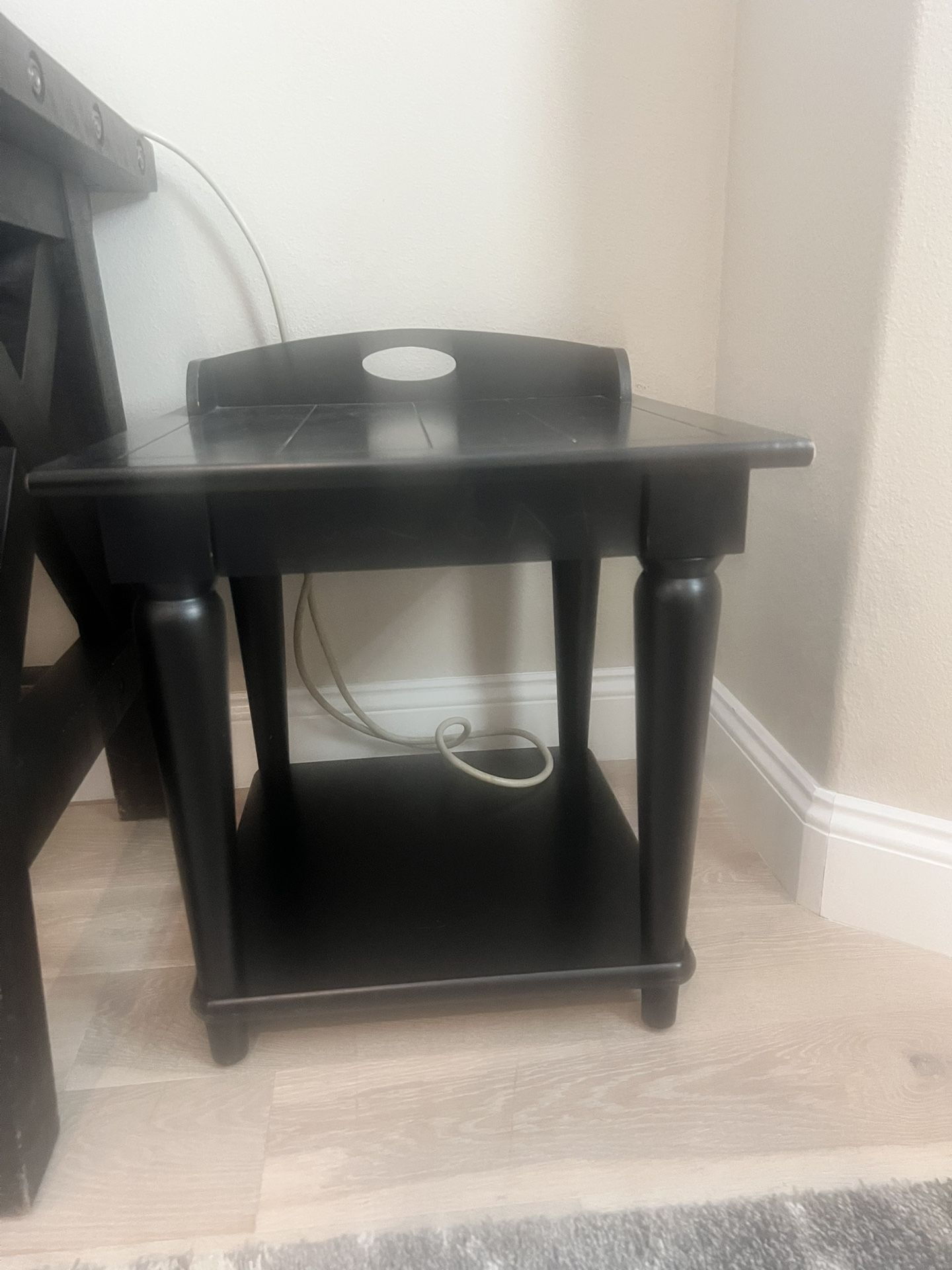 End/Side table in black