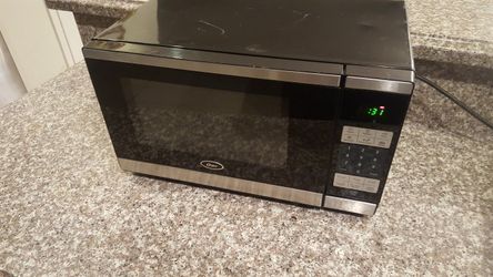Black oster microwave