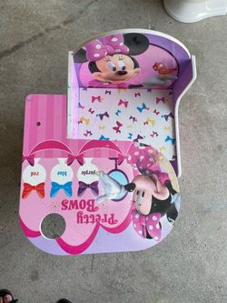 Delta Disney Minnie Mouse chair with desk