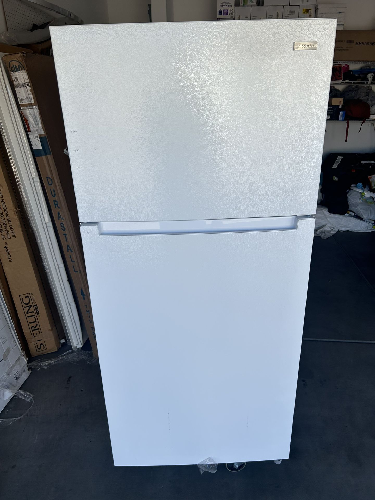 Vissani 18 cu. ft. Top Freezer Refrigerator DOE in White