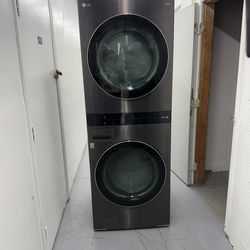 LG WashTower Washer/Dryer Station (WiFi) – Like New
