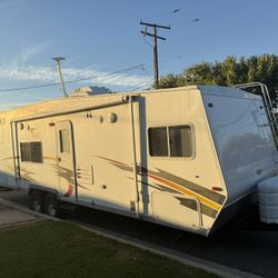 (SUPER CLEAN) 2006 Attitude 30ft Toy Hauler 