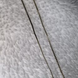 Gorgeous 2mm 14kt Yellow Gold Serpentine-Chain Necklace. 18" 