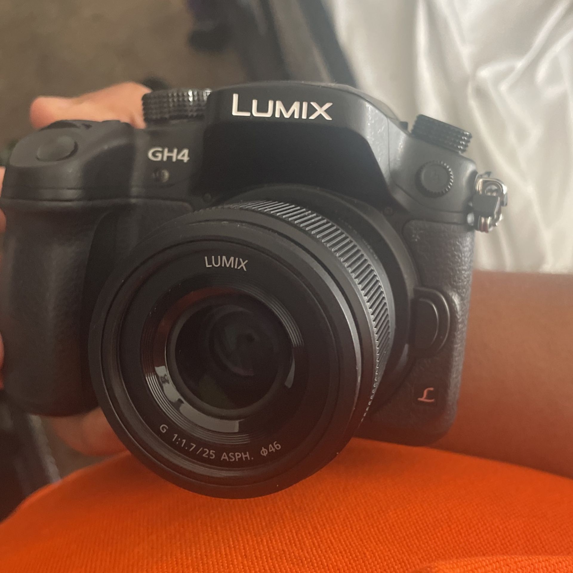 LUMIX GH4 WITH 25mm PRIME LENS