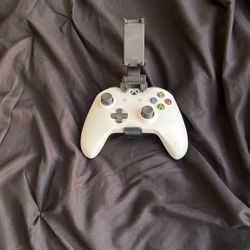 X box controller with phone stand