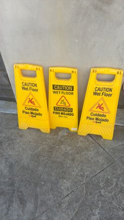 Yellow Caution Wet Floor Signs (Set of 3)