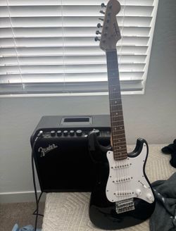 Electric guitar Squire Mini Strat with Fender Amp