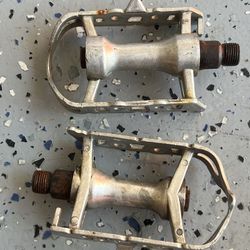 A pair of mountain bike Aluminum Pedals