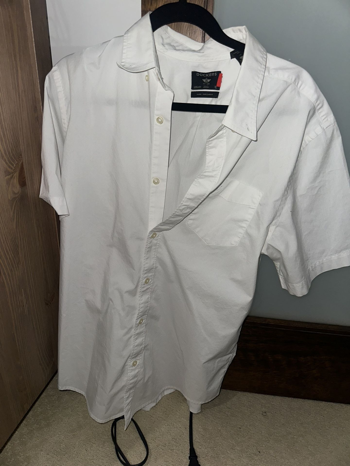 Dockers White Short Sleeve Button-Up (Large)