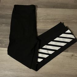 Looks Really Nice Medium Fits Like A Small Pointing More Towards 30x30