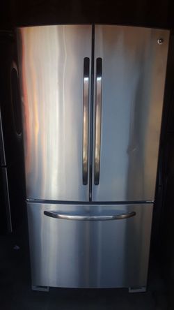 Refrigerador marca GE 3 puertas Delivery free