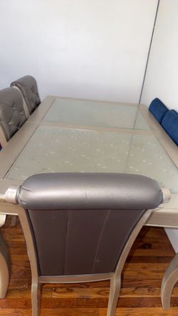A table with 5 chairs