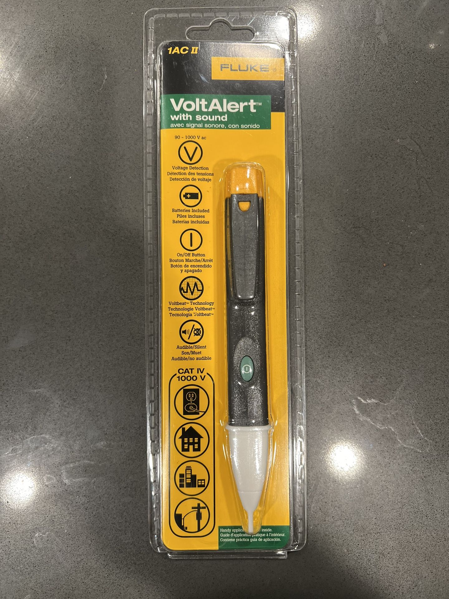 Fluke 1AC-A1-II VoltAlert Non-Contact Voltage Tester, Pocket-Sized, Voltage Detection Range 90 V to 1000 V AC, Audible Beeper, Silent Mode