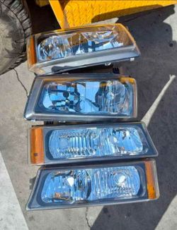 03-06 Chevy Silverado/Avalanche Headlights Faros Calaveras Micas Luces Lamps
