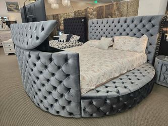 New Queen Gray Velvet Bed✨️🍦