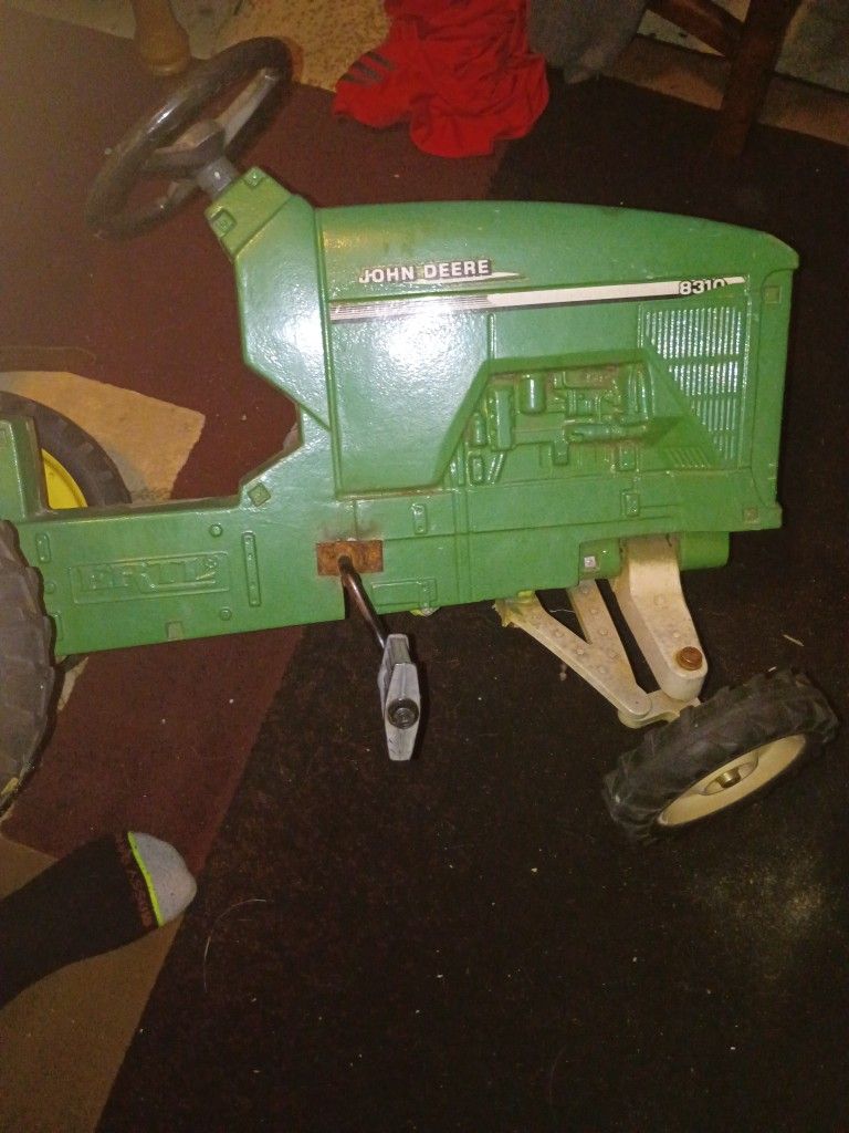 Kids Pedal John Deere Riding Tractor