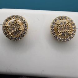 # 100- Moissanite Round-Shaped Stud Earrings