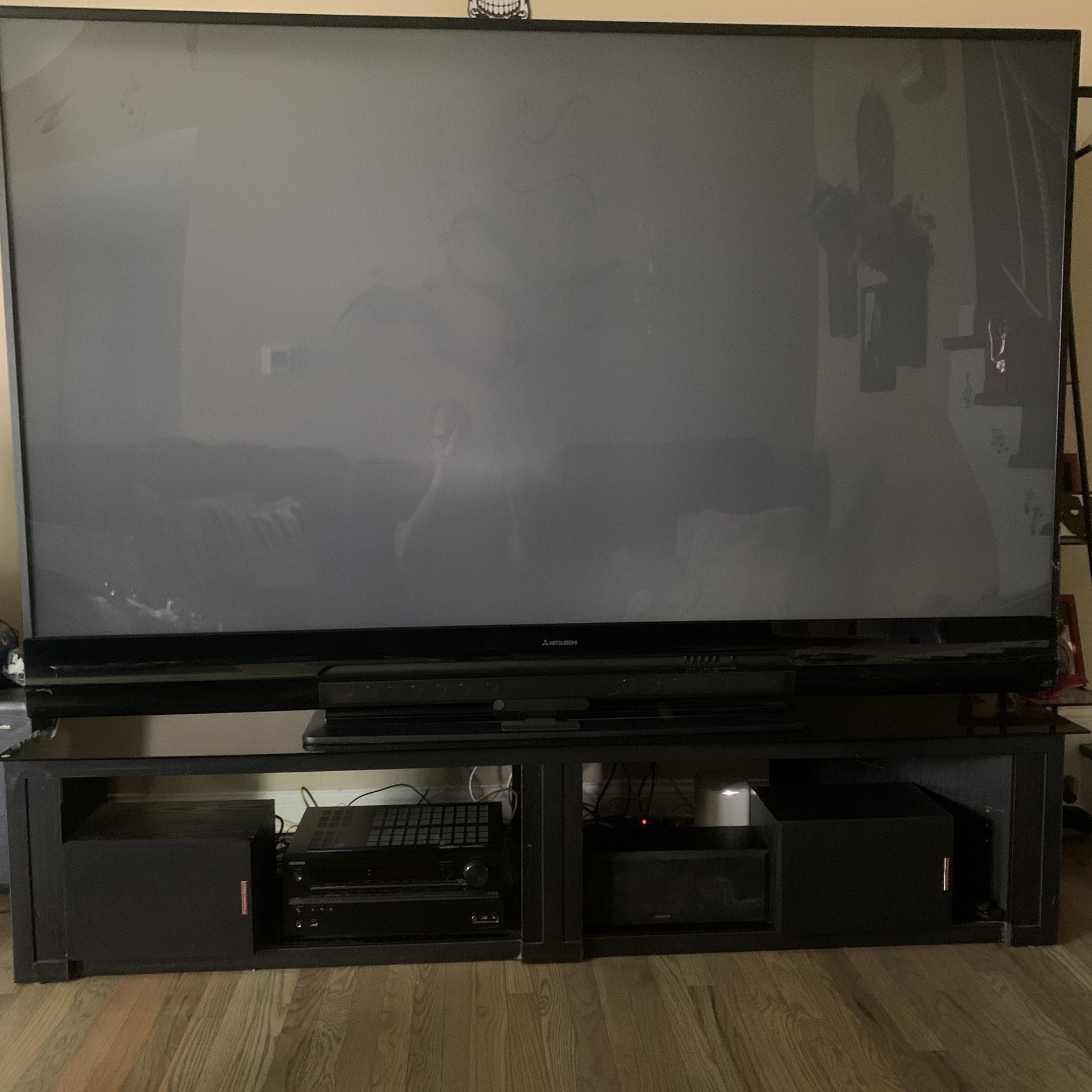 TV With Table And Reviver