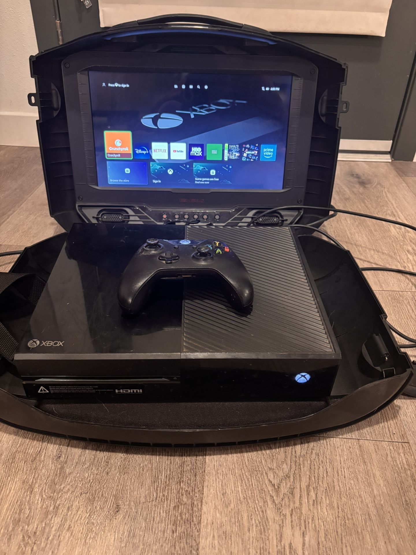 🎮 Xbox One + GAEMS Portable Gaming Monitor Bundle – Ready to Play!