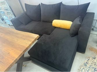 Black Small Sectional $499🏆