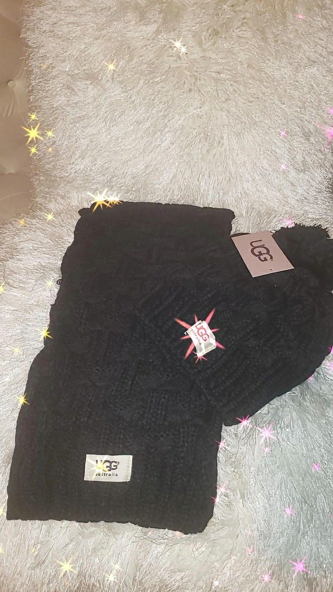 NEW UGG AND SCARF SET (BLACK)