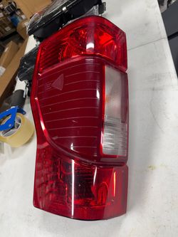 22 F350 left taillight used oem