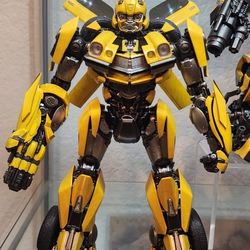 Threezero DLX Bumblebee 