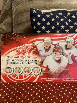 2007-2008 Redwings  Medallion Set