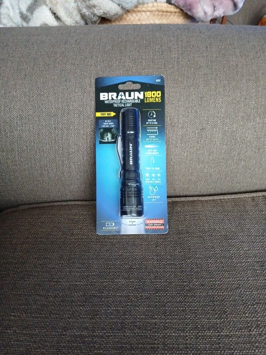 BRAUN 1800 LUMENS