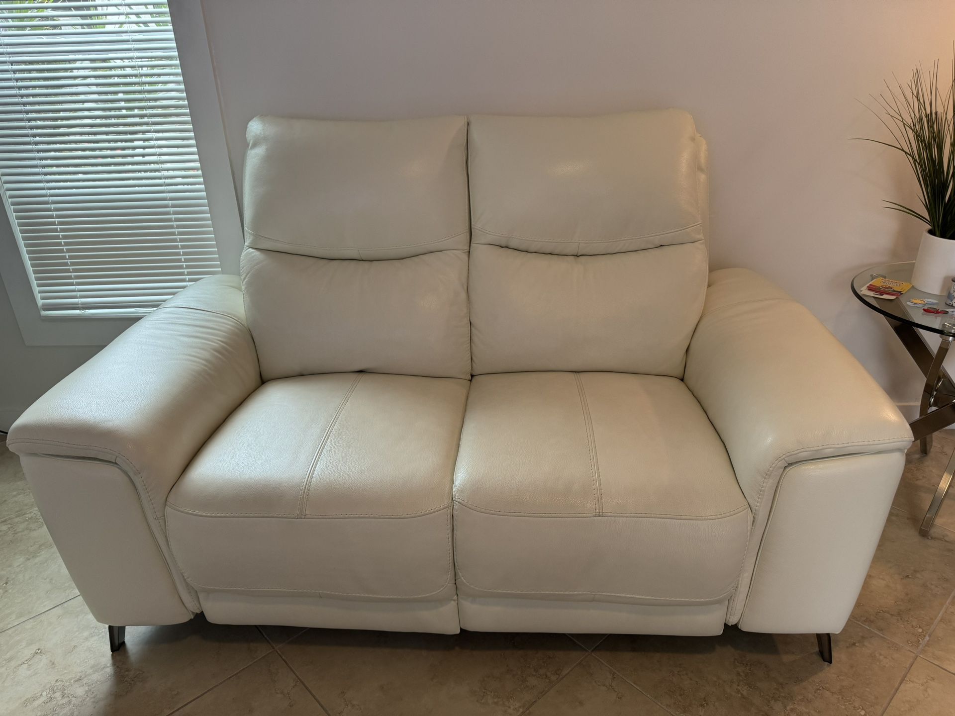 White/cream Leather Sofa Recliner 