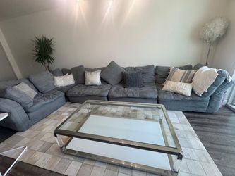 Sofá y mesa de centro