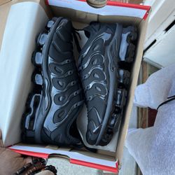 Nuke Air Vapormax Plus