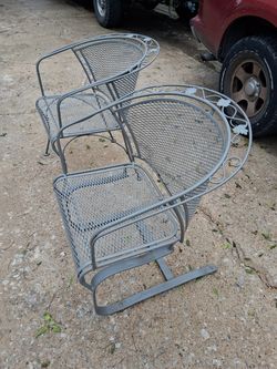 Dos sillas de patio (metal solido)