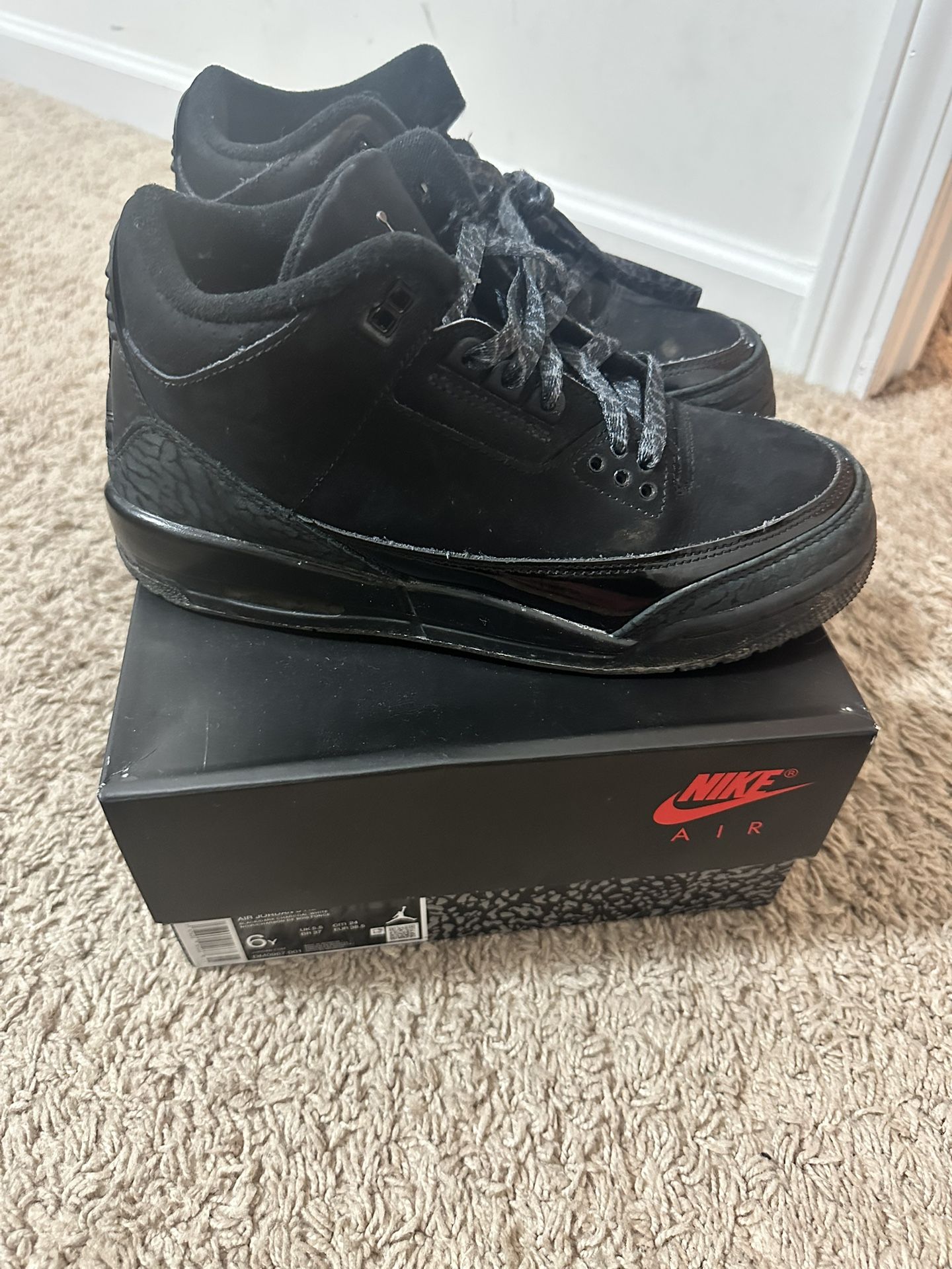 Retro Jordan’s 3s ( Black Cat). Size 6