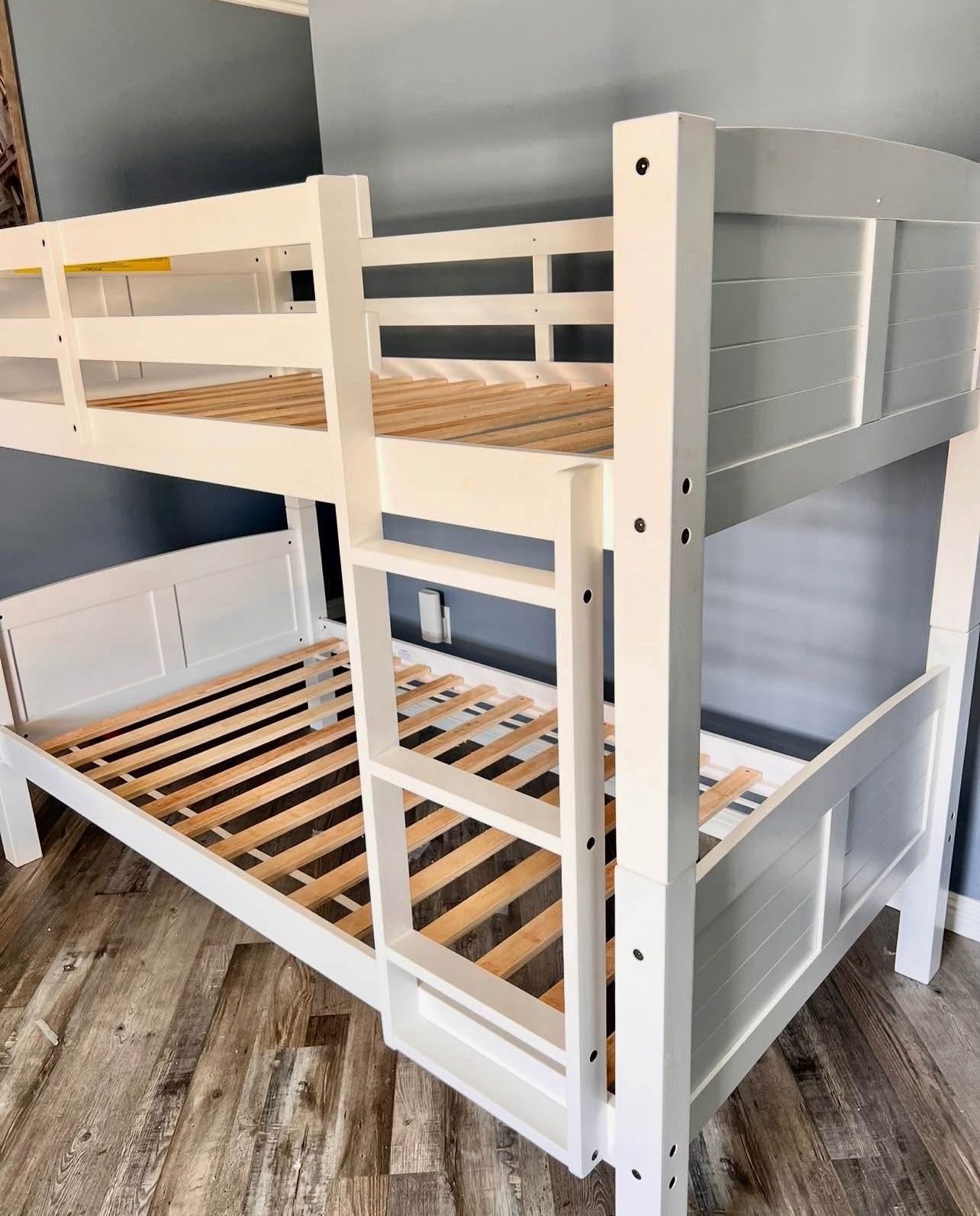 Litera Twin Size Nueva En Su Caja Incluye Colchones