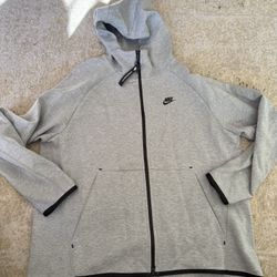 Brand New Authentic Nike Mens Tech  Fleece Full-Zip  Windrunner Men’s Size XL, Not Polo Sport, Gucci, Ysl 