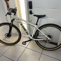 Trek Mountain Bike 