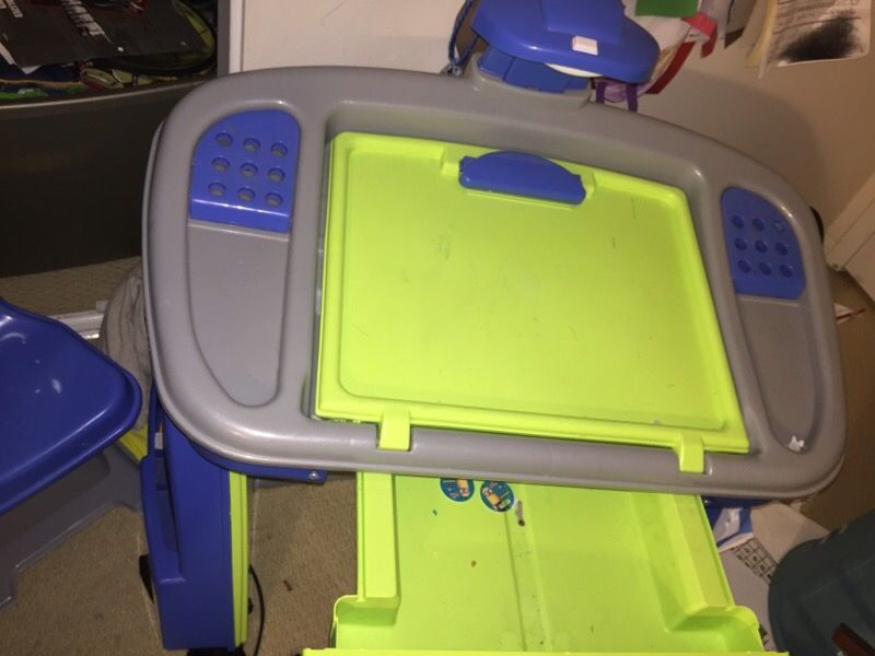 Kids desk