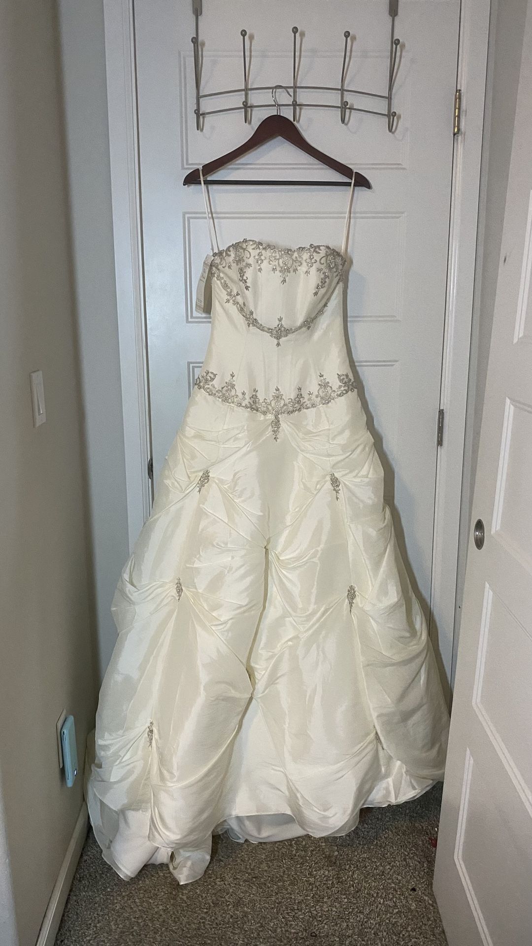 Ella’s Bridal Wedding Dress Size 10 Fits Small Or Med
