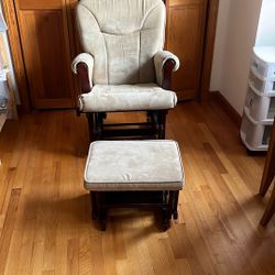 Storkcraft Tuscany Glider With Ottoman