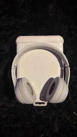 Beats Solo4 Wireless Headphones Gray – Used – Great Condition