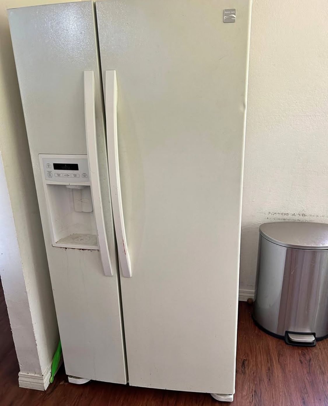 Refrigerator And Freezer Excellent Condition