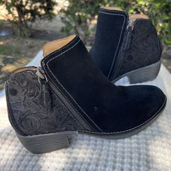 Biza Suede Black Booties 🌷 Size 8.5 ** $40
