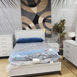 Beautiful Light Gray 5 Pc Queen Bedroom Set (New) 